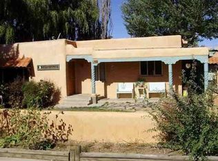 108 Roberts Ln, Taos, NM 87571