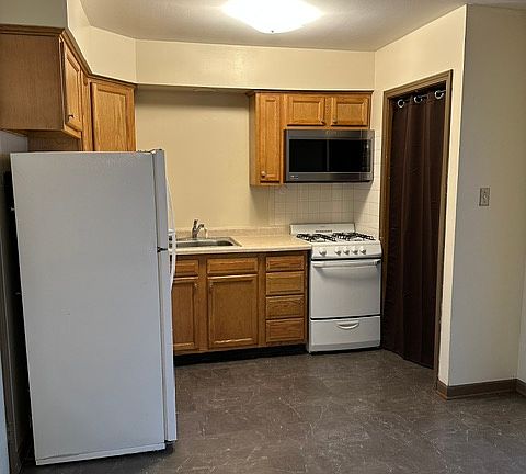 3rd image of 411 Oneida St APT 4