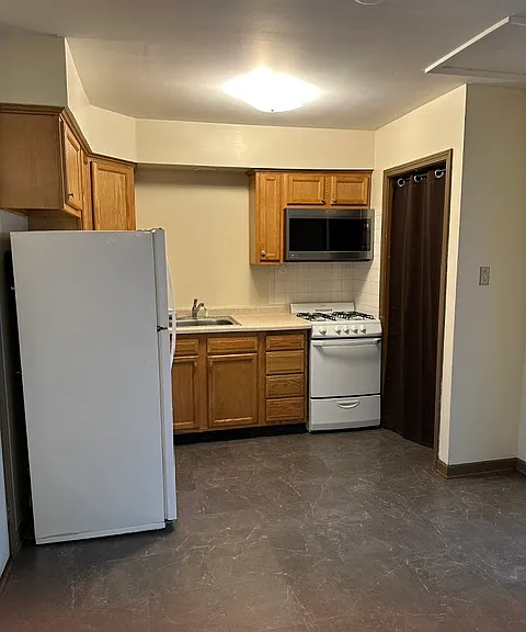 411 Oneida St #4 — Photo 3