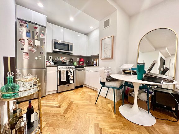 5th image of 11 Crooke Ave APT 2D