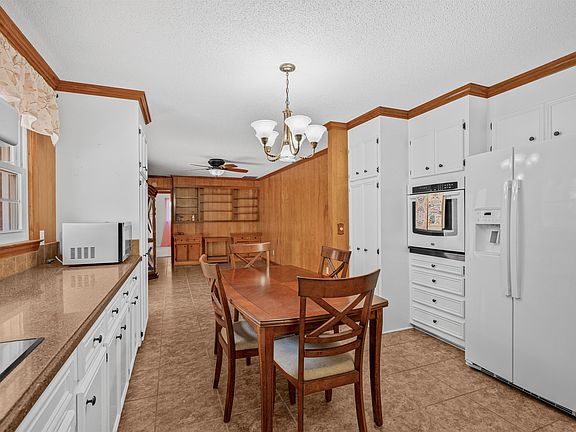 4th image of 948 Whispering Pines Rd.