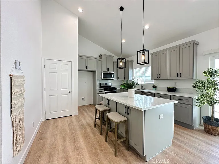 2418 Thorn Pl #A — Photo 2
