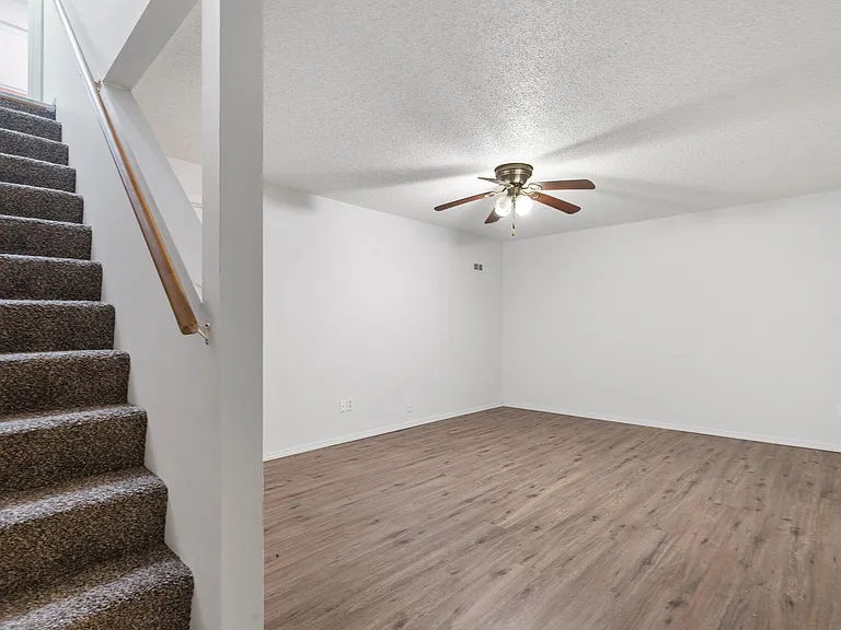 1711 E Walnut Lawn St — Photo 14