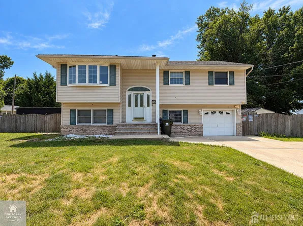 125 Bentley Ave, Old Bridge, NJ 08857