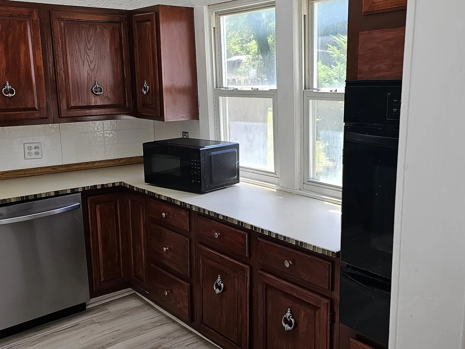 817 S Poplar St — Photo 4