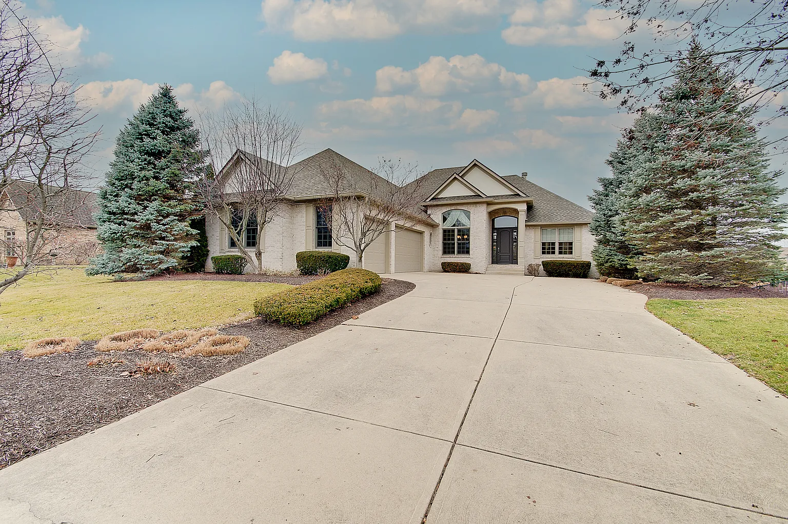 2892 Coventry Ln photo 1