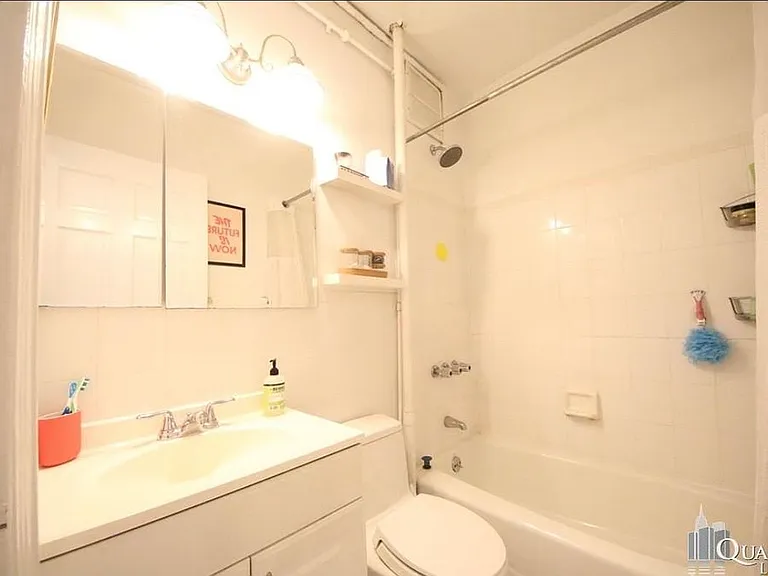 34 E 11th St #4B — Photo 9