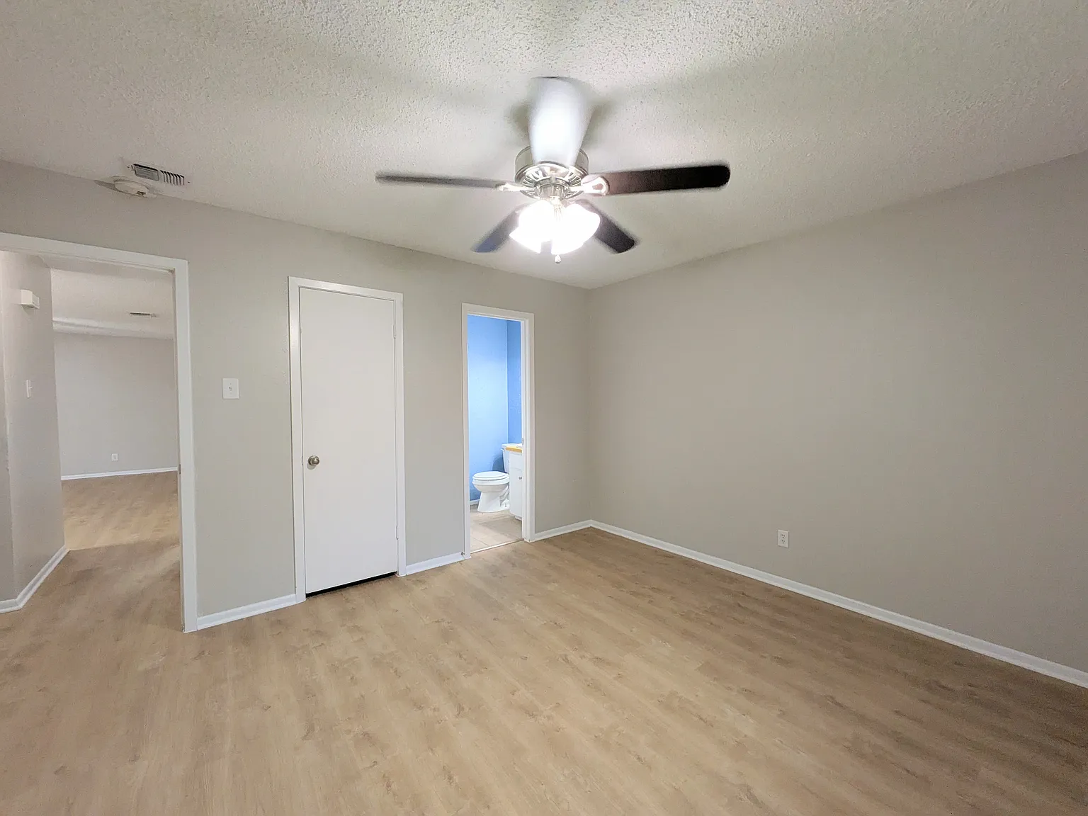 2 bed, 880 sqft, $1,300 — Photo 3