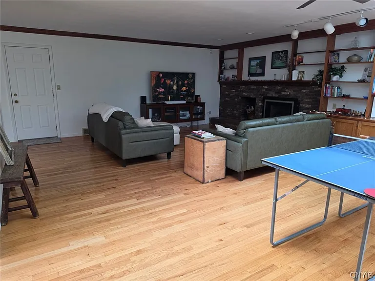 96 Charing Rd — Photo 14