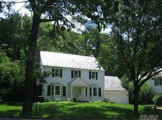 6 Monfort Rd, Port Washington, NY 11050