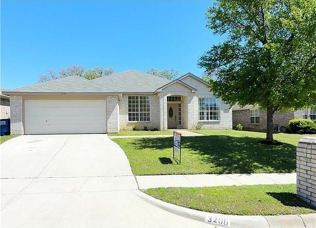 1st image of 3206 Blue Jay Dr