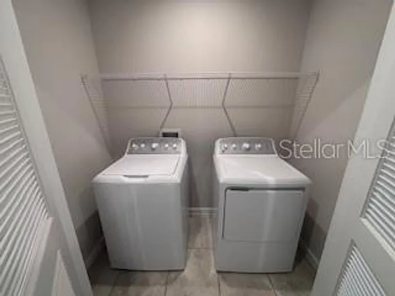 1105 Lexington Ln — Photo 12