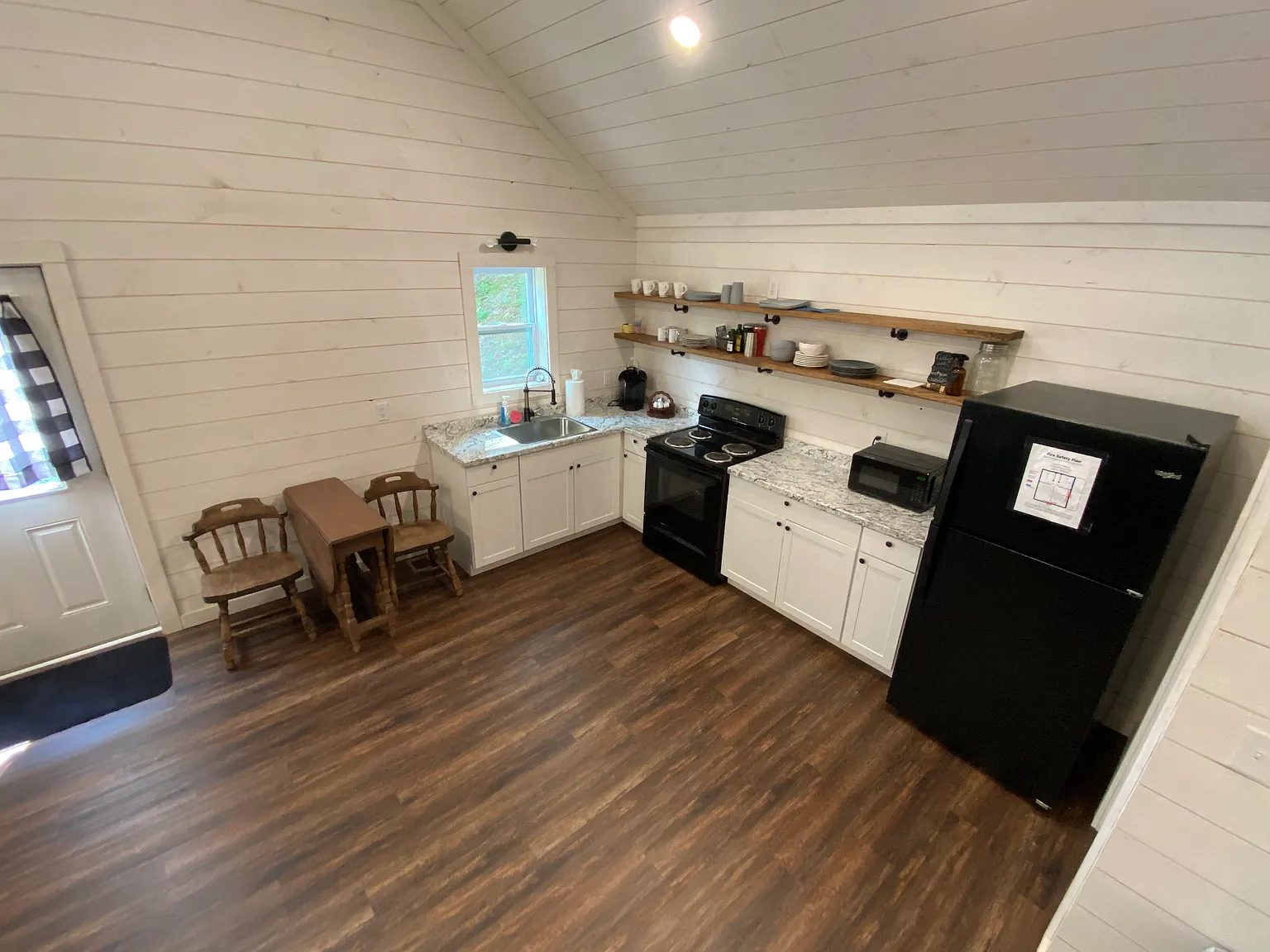 1 bed, 900 sqft, $1,800 — Photo 2