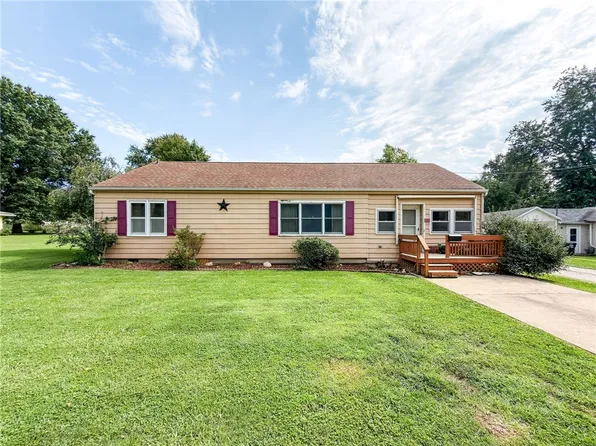 316 W Blackburn St, Paris, IL 61944