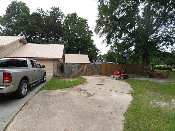 3rd image of 2443 Bahama Dr