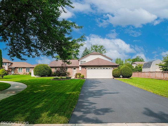 2nd image of 15336 Wexford Ln