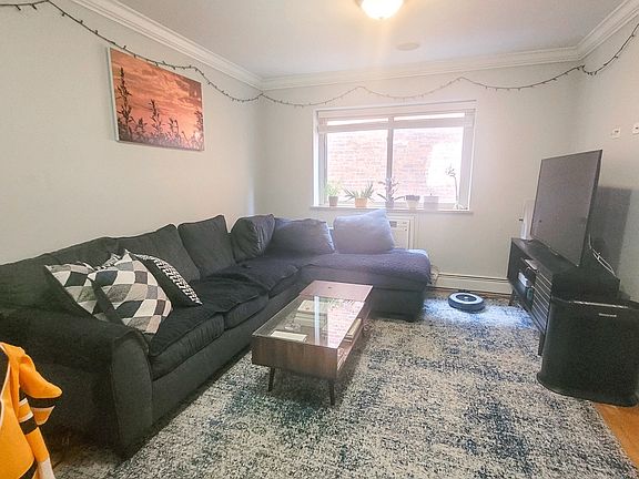 2nd image of 5454 S Everett Ave APT 2D