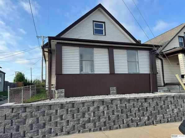 1211 Arbor St, Omaha, NE 68108