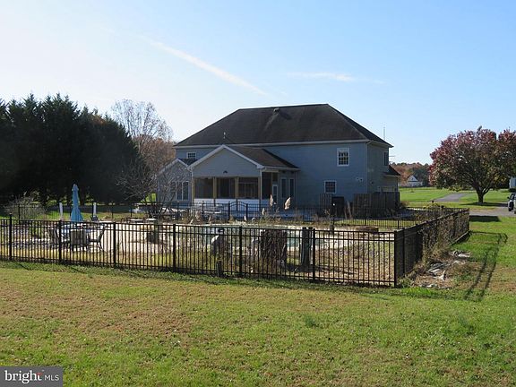 4th image of 27 Bridle Ridge Cir