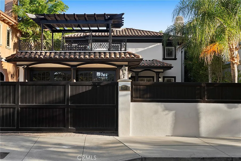 5 bed, 3539 sqft, $10,500 — Photo 2
