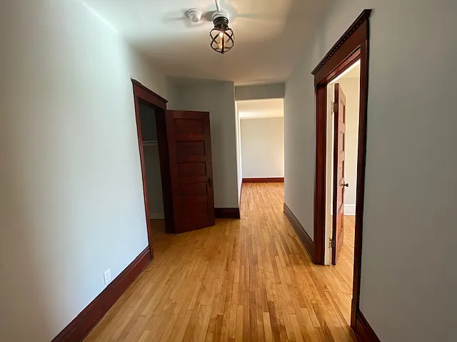 West Franklin Avenue Apartments — Photo 20