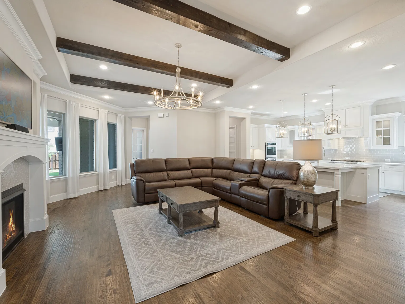 4 bed, 4010 sqft, $6,500 — Photo 4