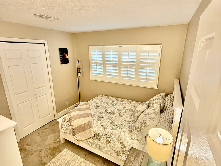 4181 Saxon Dr — Photo 24
