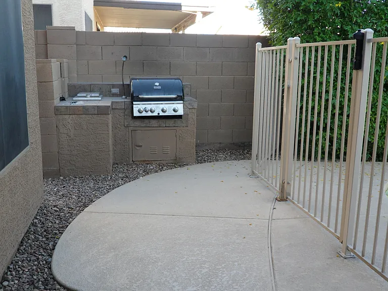 9008 W Quail Ave — Photo 23