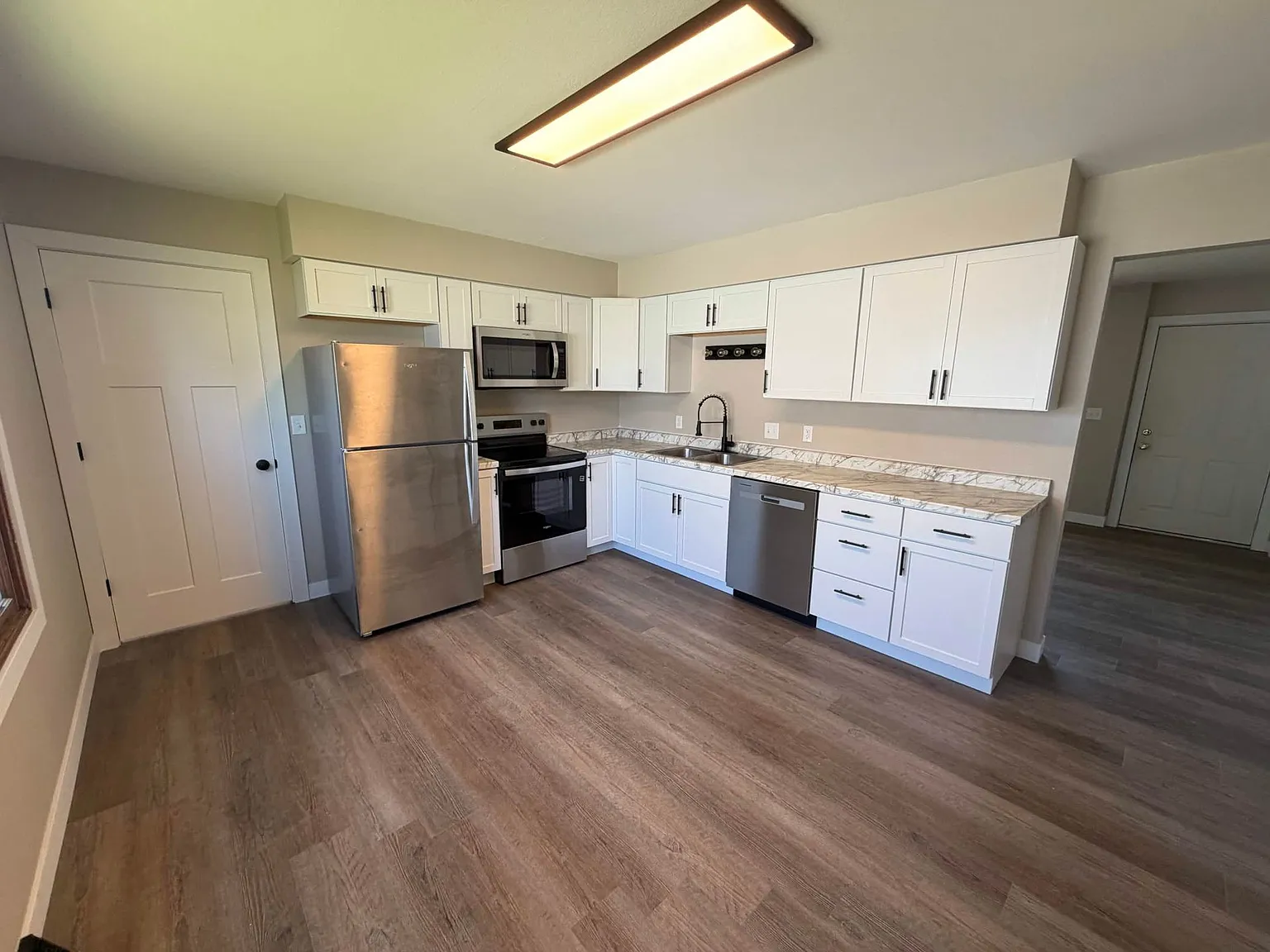 652 W Macarthur Ave — Photo 1