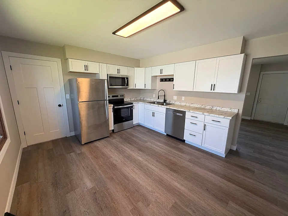 652 W Macarthur Ave