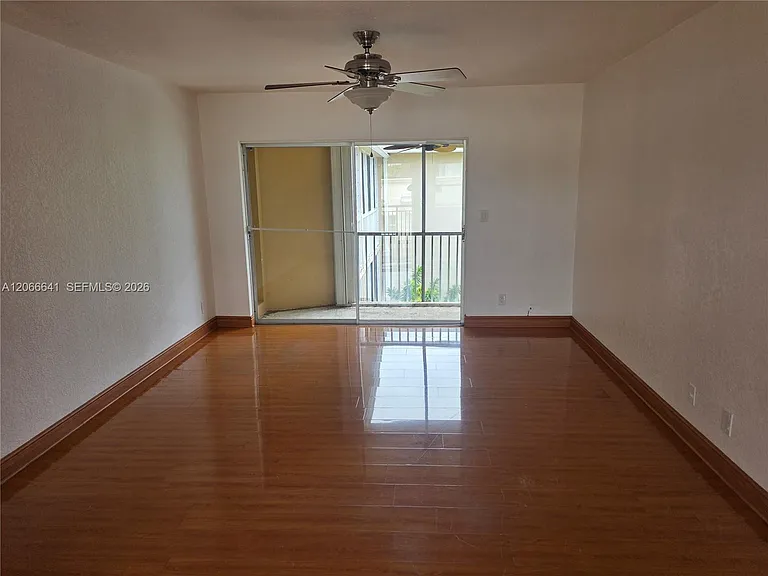 1500 SE 15th St #318 — Photo 3