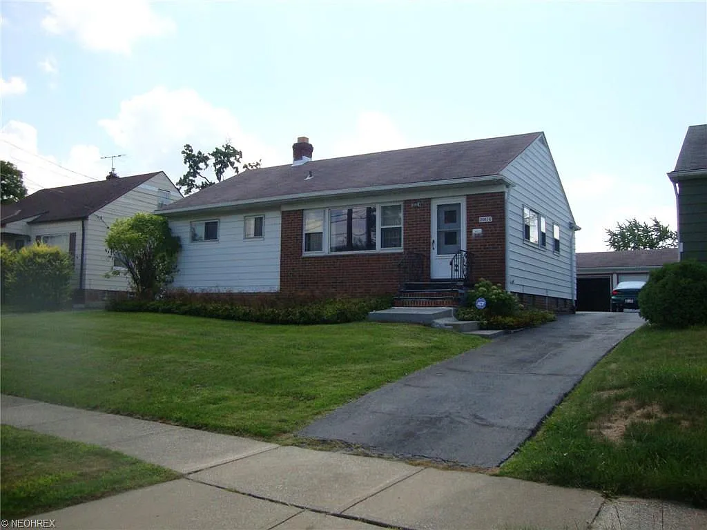 20676 Applegate Rd photo 1