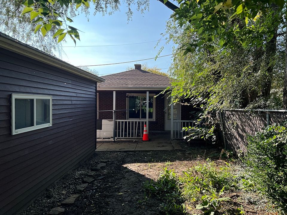 1st image of 7 Park Dr