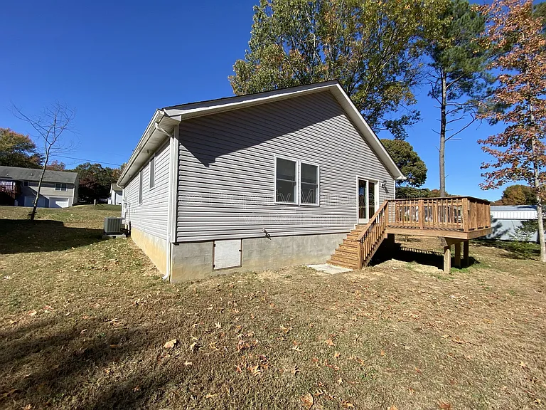 77 Lakeview Dr — Photo 40
