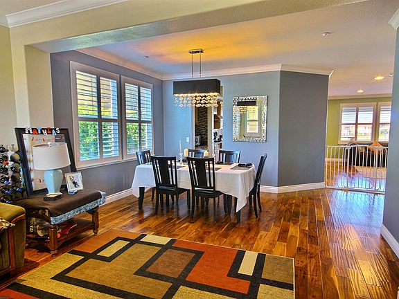 Sitting room and dining area