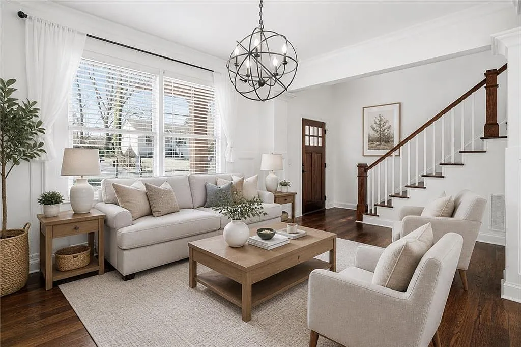 5 bed, 2.5 bath, 2324 sqft, $3,800 — Photo 4