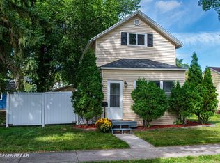 1720 2nd Ave N, Grand Forks, ND 58203