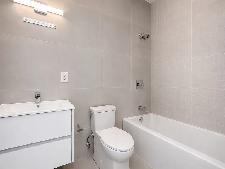 183 Guernsey St #4R — Photo 7