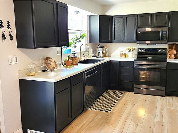 4th image of 16076 W Park Road