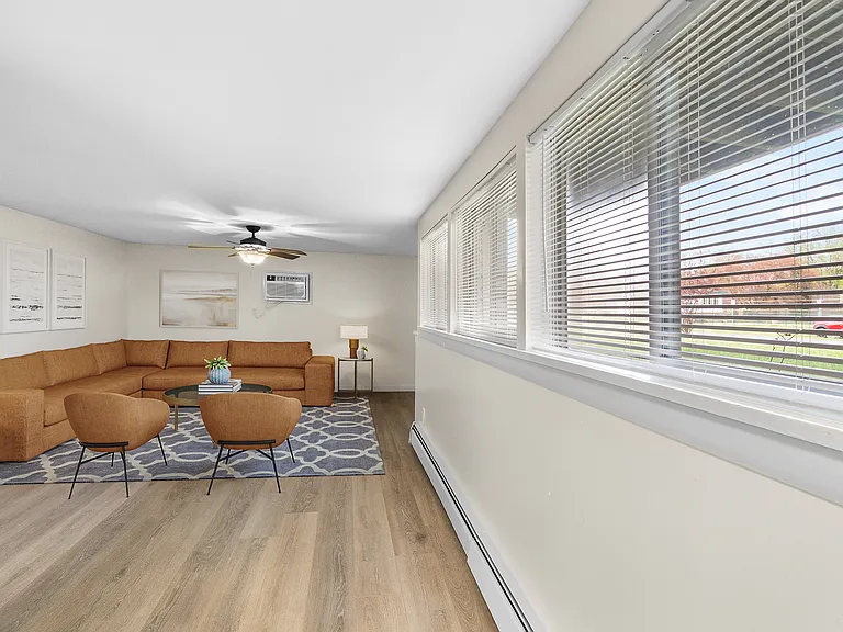 Clay Court Apartments — Photo 12