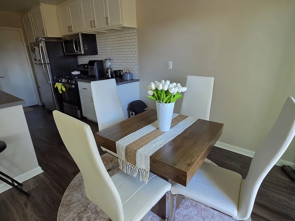 124 N Tustin Ave