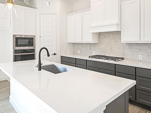 2nd image of 435 Alexander Avenue