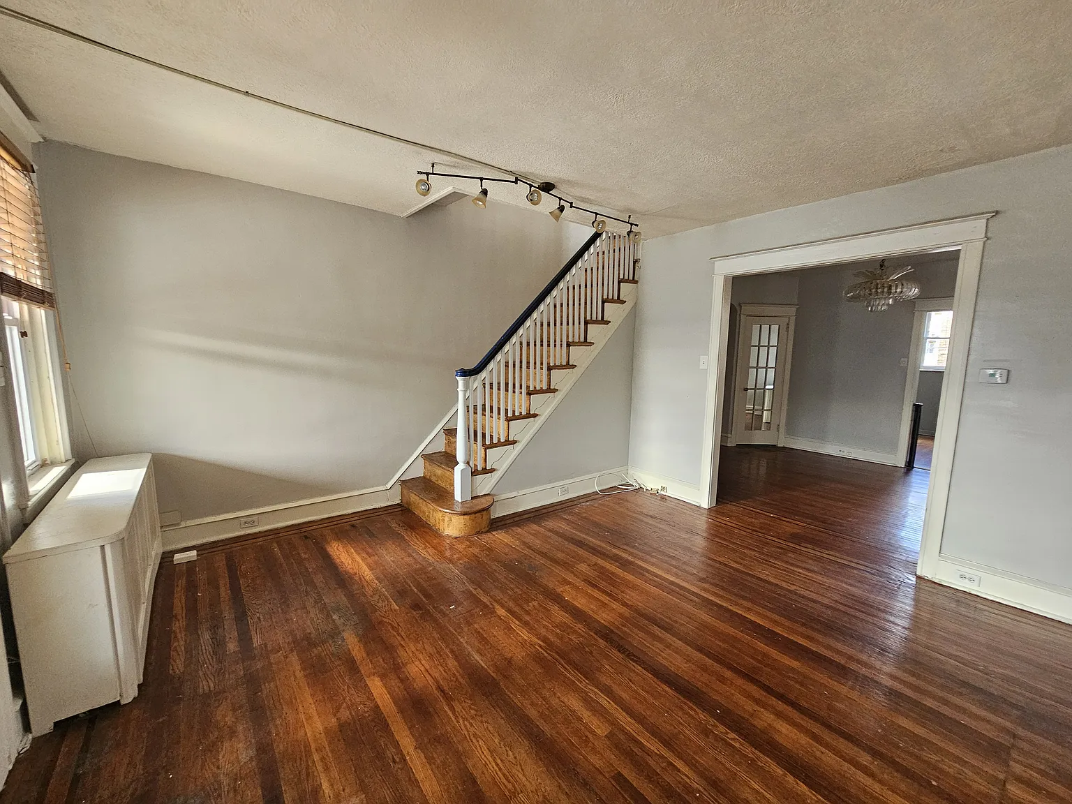 3 bed, 1280 sqft, $1,900 — Photo 3