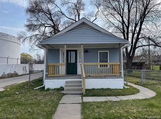 102 E Anchor St, Woodhaven, MI 48218