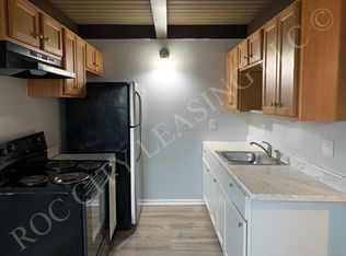 5 Twin Beeches Dr, Rochester, NY 14608