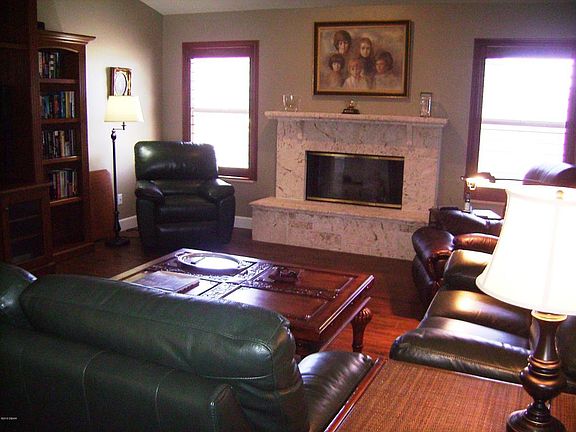 2nd image of 905 Club House Blvd