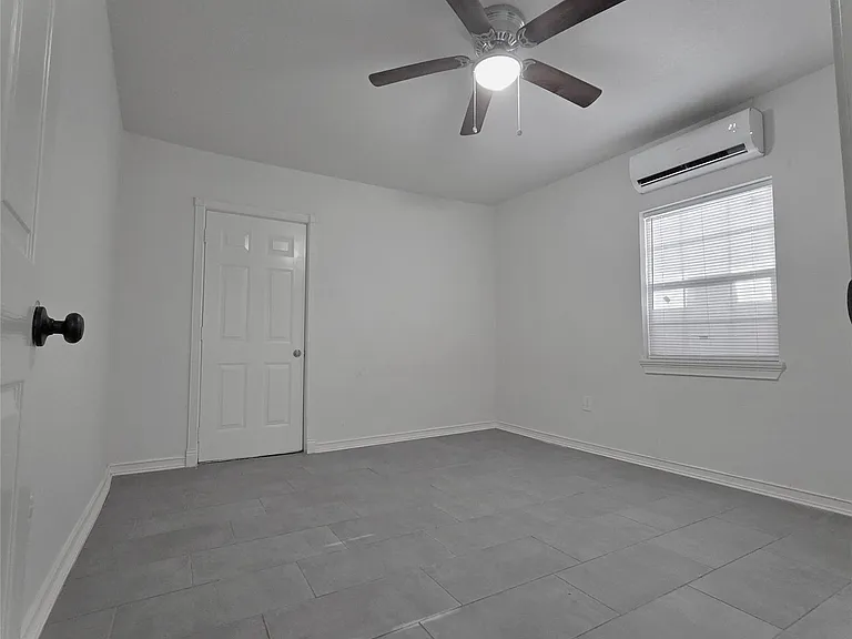 914 E 32nd St #1 — Photo 8