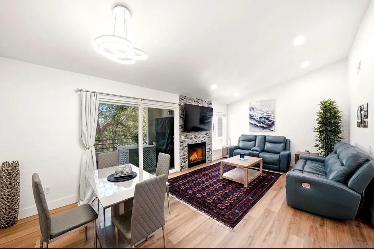 2 bed, 914 sqft, $2,995 — Photo 1