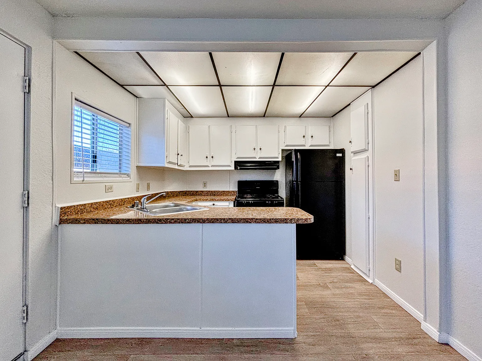 2 bed, 1.5 bath, 1050 sqft, $1,825 — Photo 4