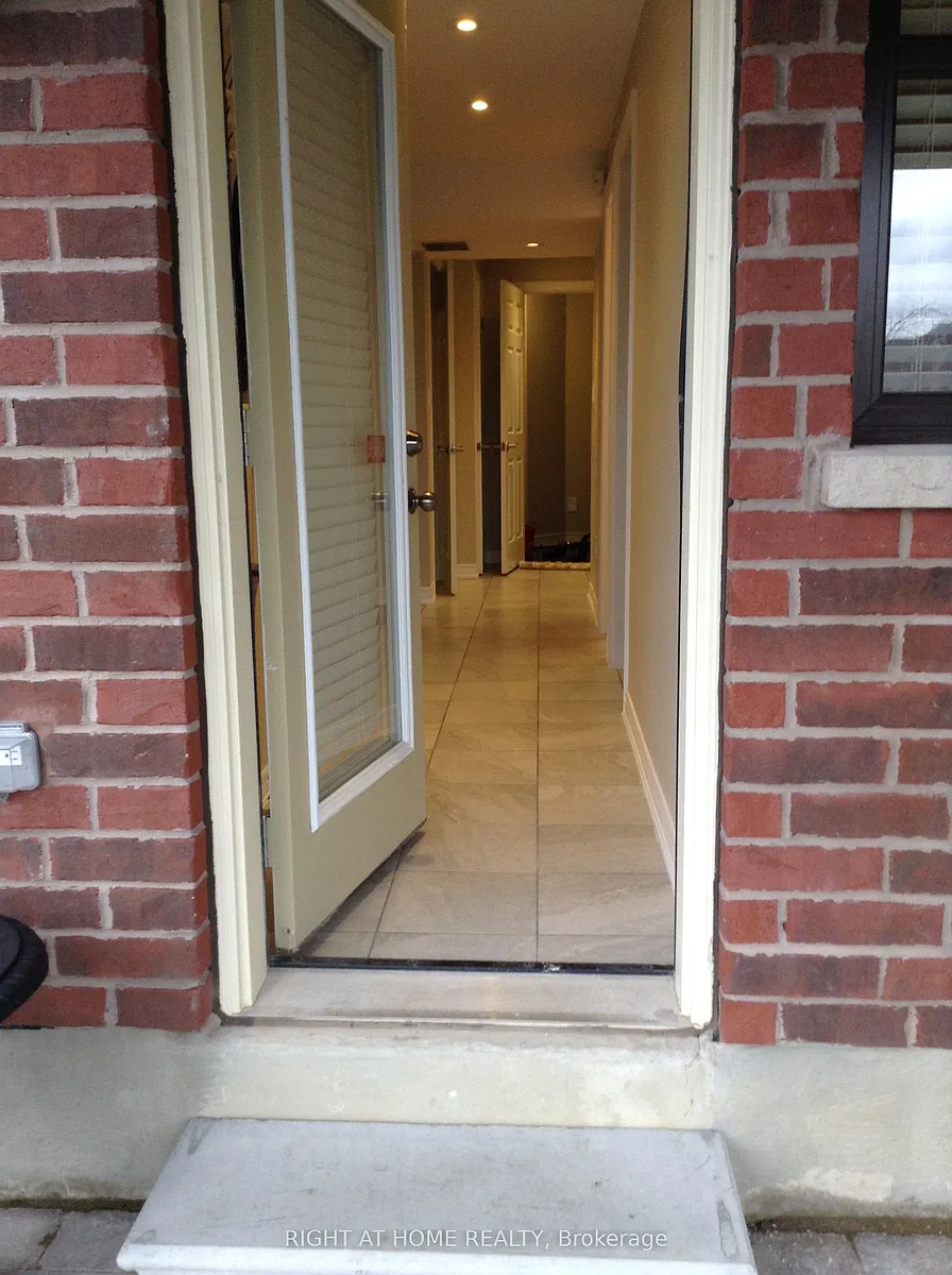 Building Photo - John Davis Gate